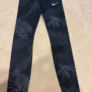 Nike dri-fit size small leaf printed leggings